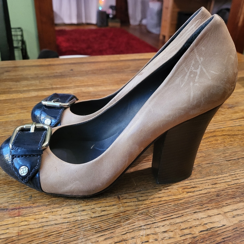 BCBG heels - Picture 3 of 6
